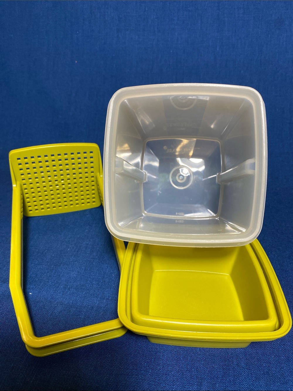 Tupperware Vintage Pickle Storage Container with Handy Pickle-lifter - Picture 6 of 11